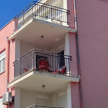 3 Bed *