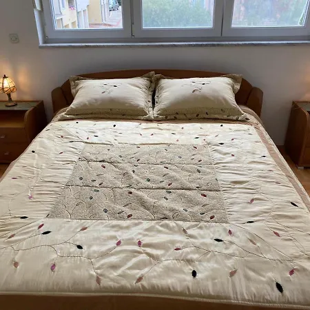3 Bed Apartment *