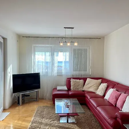 3 Bed Apartment *