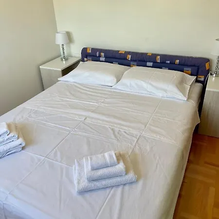 3 Bed Apartment *