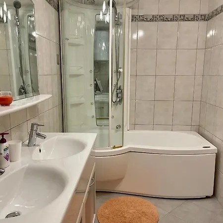 3 Bed *