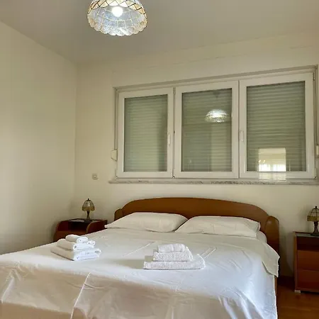 Apartment 3 Bed *