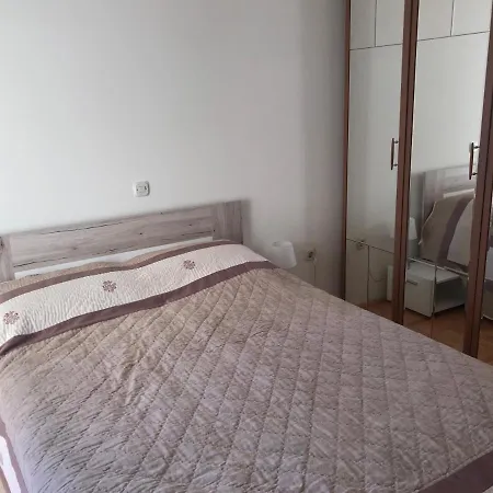 Apartment 3 Bed *